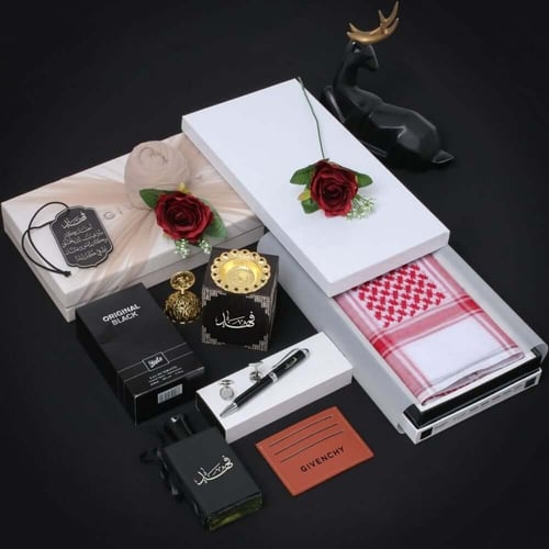 طقم رجالي فاخر بالاسم _ شماغ وعطر ومبخرة وبوك مع ق...