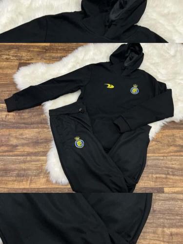 طقم بلوفر مع بنطلون بشعار نادي النصر لون اسود بطبا...