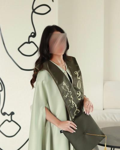 عبايات تخرج 2025 تطريز الاسم حسب الطلب