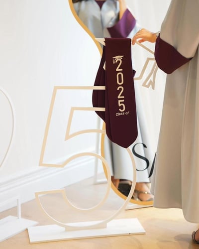 عبايات وأرواب تخرج 2025 | تصاميم فاخرة تناسب يومك...