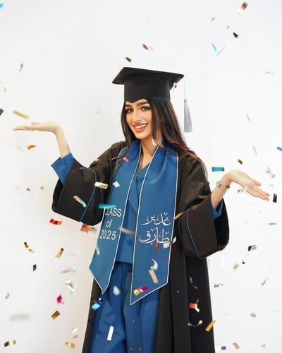 عباية تخرج فاخرة 2025 - الأناقة في كل التفاصيل