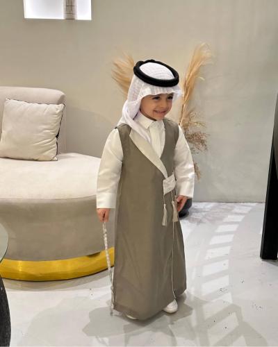 دقلة أطفال زيتي مطرزة بالاسم حسب الطلب