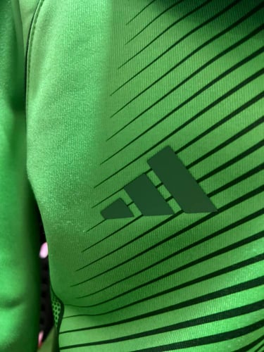 جاكيت الاهلي السعودي الشتوي الأخضر 2026