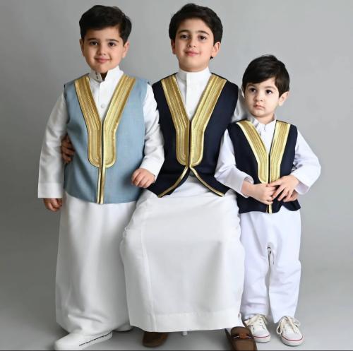 سديري أطفال بتصميم البشت للعيد