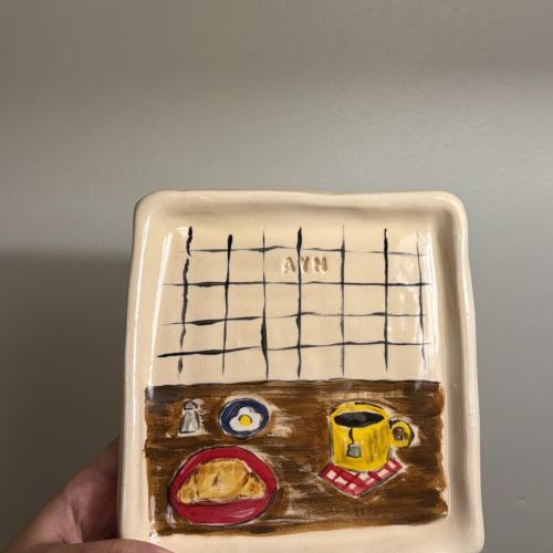 صحن(الرسمة والتصميم من اختيارك)