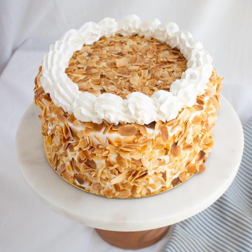 كيكة اللوز المحمص