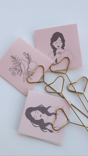 حامل كرت معدني ذهبي