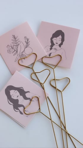 حامل كرت معدني ذهبي