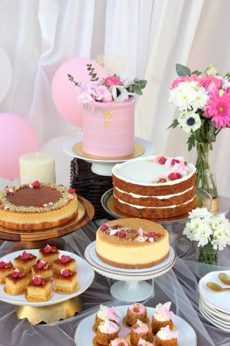 بكج احتفال | ضيافة حلويات متكاملة Rosy Elegance