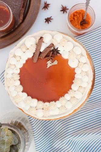 كيكة القرع بالكراميل والقرفة