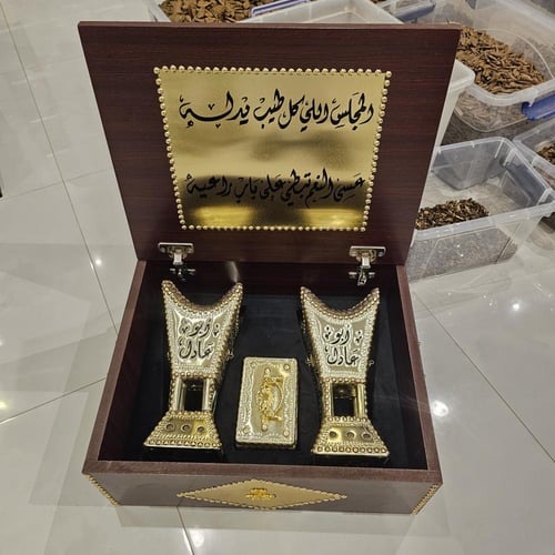 طقم إهداء مبخرتين ذهبيات وعلبة للعود وصندوق شامل ا...