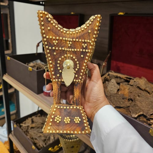 مبخرة حايلية وسط مسامير نحاس