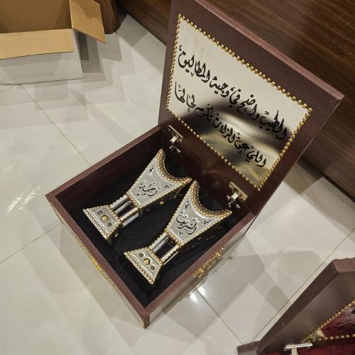 طقم إهداء مبخرين في صندوق بطانة سوداء شامل التوصيل