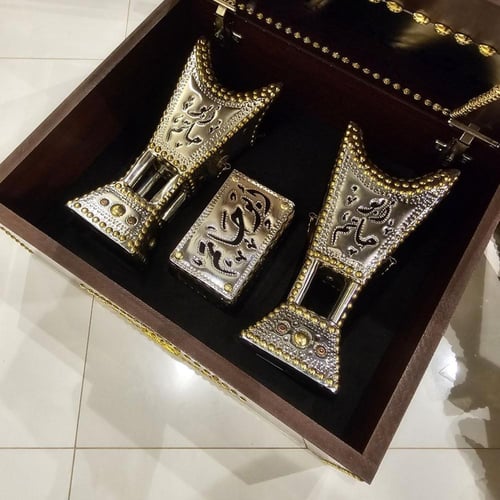 طقم إهداء مبخرتين وعلبة للعود وصندوق بطانة سوداء ش...