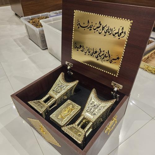 طقم إهداء مبخرتين ذهبيات وعلبة للعود وصندوق شامل ا...