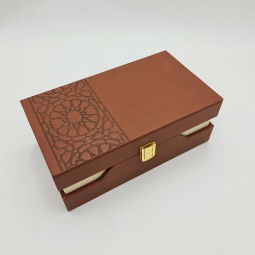 شنط هدايا جلد حجم وسط