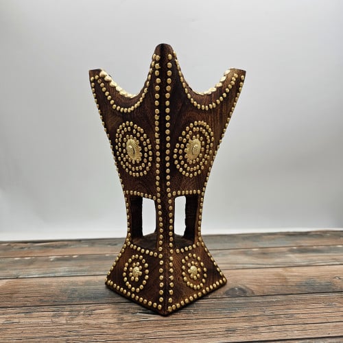 مبخرة حايلية وسط مسامير نحاس