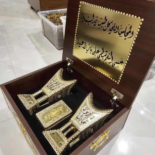 طقم إهداء مبخرتين ذهبيات وعلبة للعود وصندوق شامل ا...