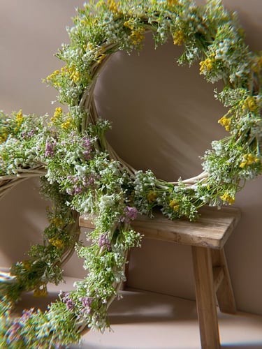 تعليقة اكليل جدارية - زهور Baby's-breath