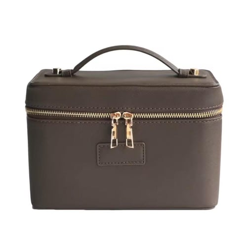 شنطة مكياج وعطور مربعه