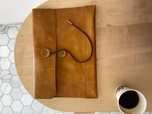 شنطه اعمال بجلد ناعم