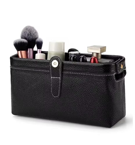 شنطة مكياج وعطور مستطيلة