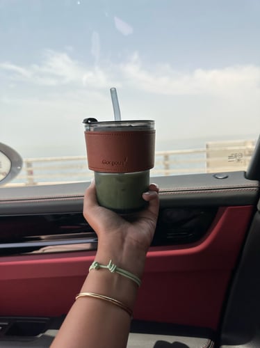 كوب زجاجي بحامل جلدي