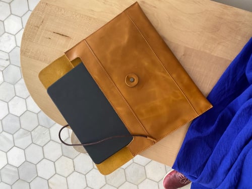 شنطه اعمال بجلد ناعم