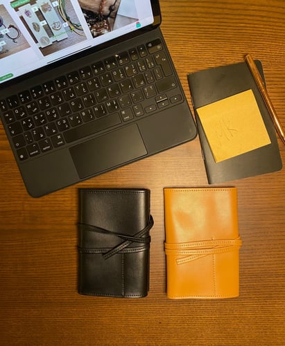 حافظه جلدية ( لسماعه/ اسلاك/ شاحن)