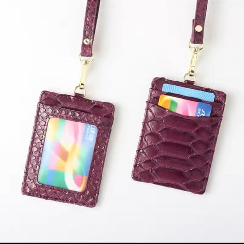 تعليقة بطاقه بجلد الثعبان ID holder