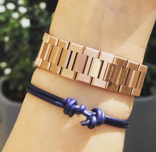 أساور جلد سحب