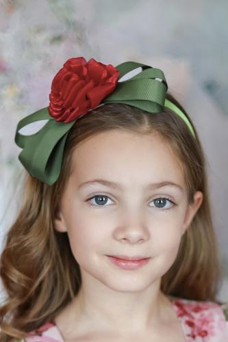 طوق احمر وزيتي