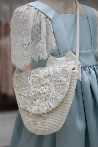 شنطة بيضاء مزين بالولو