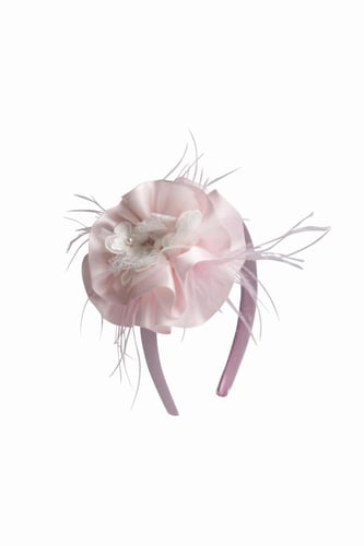 طوق وردي مزين بالريش