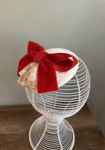 قبعة دانتيل بيج واحمر