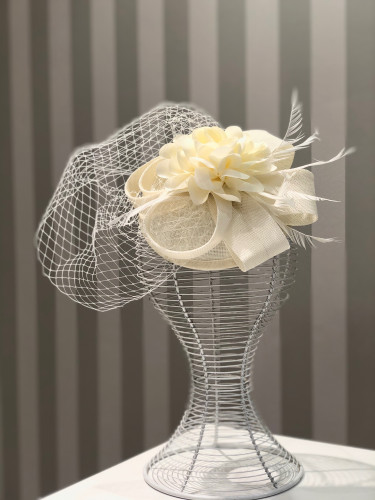 قبعة فرنسية باللون السكري