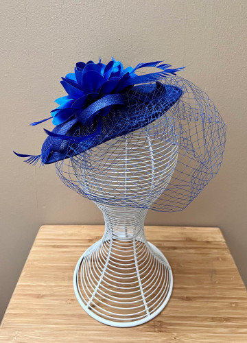 قبعة فرنسية باللون النيلي