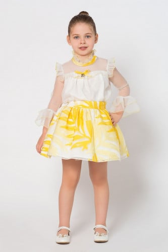 طقم leaves yellow