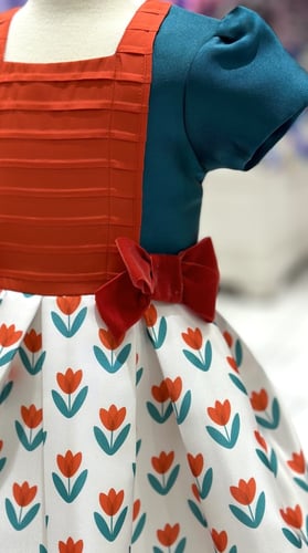 Peacock flowers بيبي