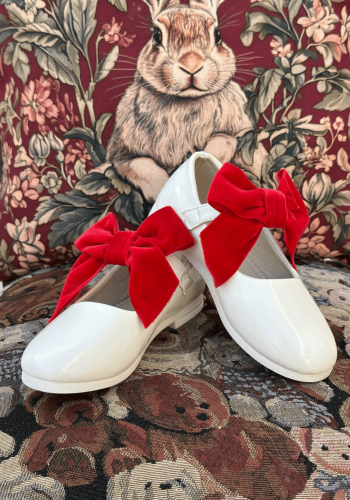 حذاء ببفيونكة احمر