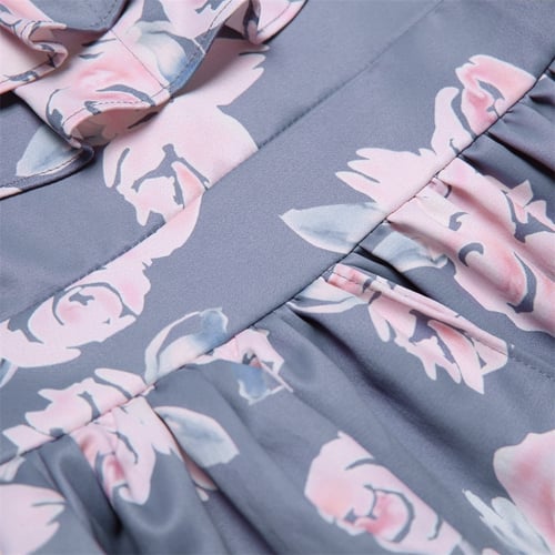 فستان رمادي بطبعات الورد