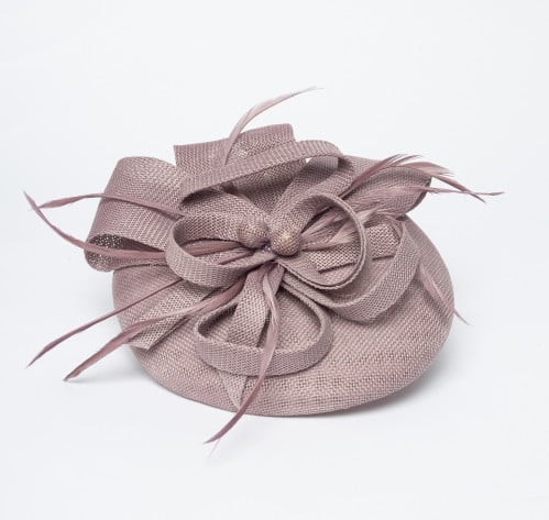 قبعة فرنسية باللون الموف الفاتح