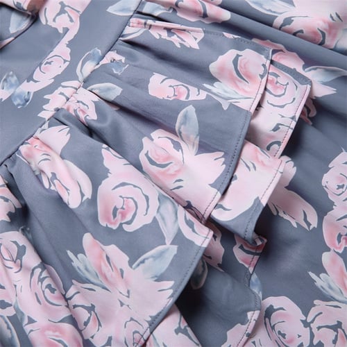 فستان رمادي بطبعات الورد