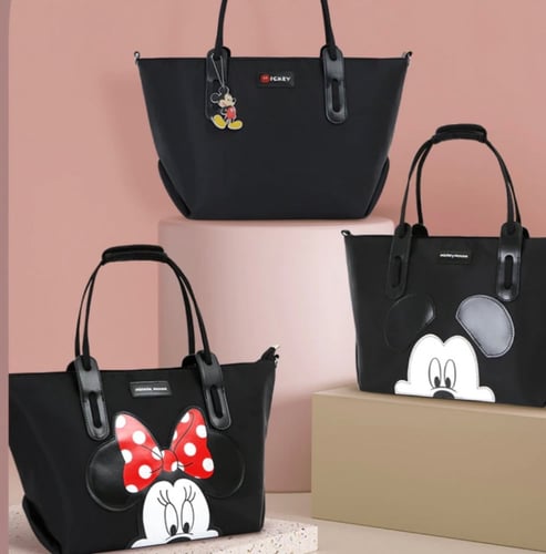 شنطة كتف مقسمة من الداخل عازلة للماء لون اسود مع ع...