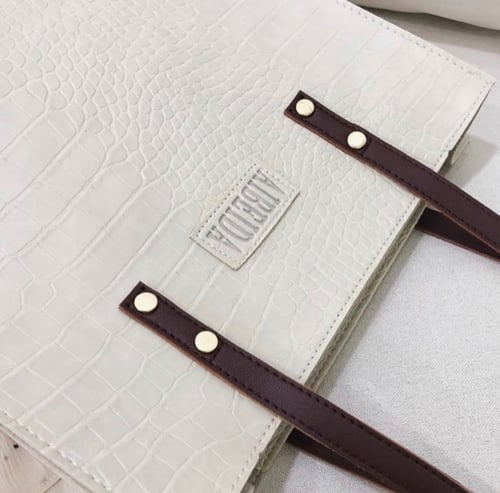 شنطة عمليه للجامعه والعمل