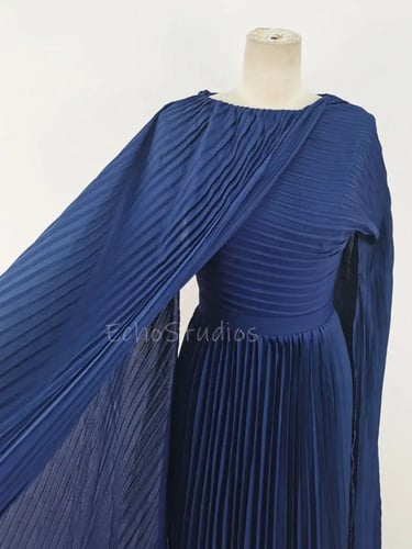 فستان أنيق من غير متماثل بطيات شبكية ورقبة دائرية...