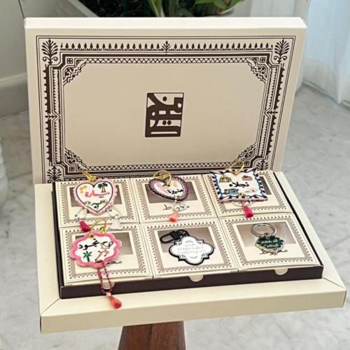 بوكس توزيعات ميداليات الاسماء المطرزة