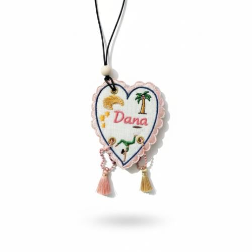 تطريز اسم على تعليقة سيارة