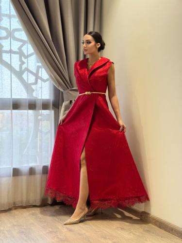 فستان احمر ( الياقوت)