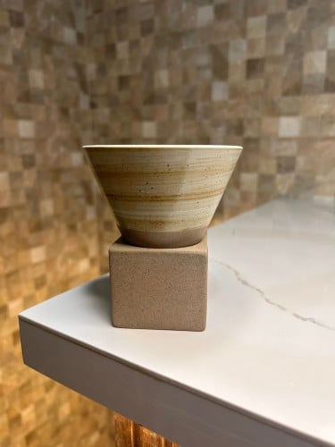 كوب قهوة مخروطي مع قاعدة سعة 150مل - بيج